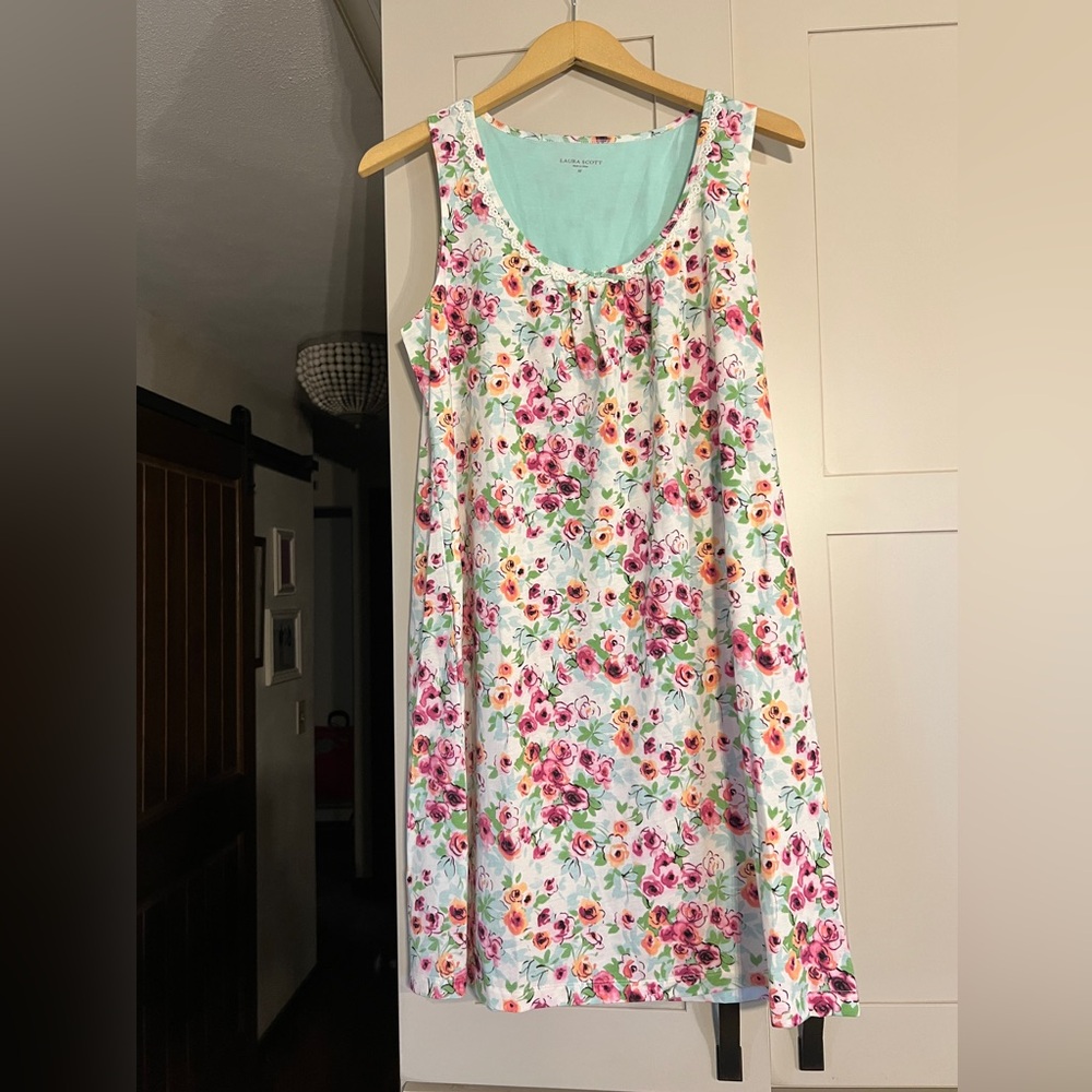 Laura Scott nightgown, size Medium, never worn